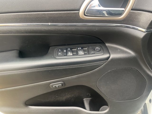 Used 2017 Jeep Grand Cherokee Limited image 11