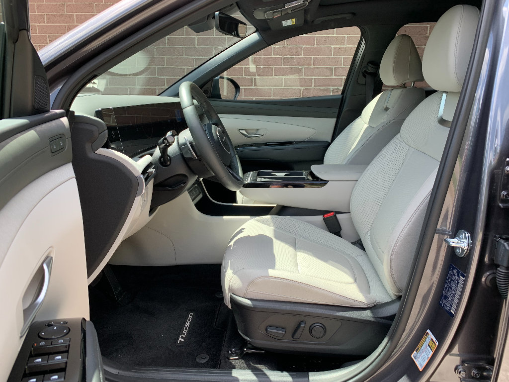 Used 2025 Hyundai Tucson Limited AWD/4WD image 16