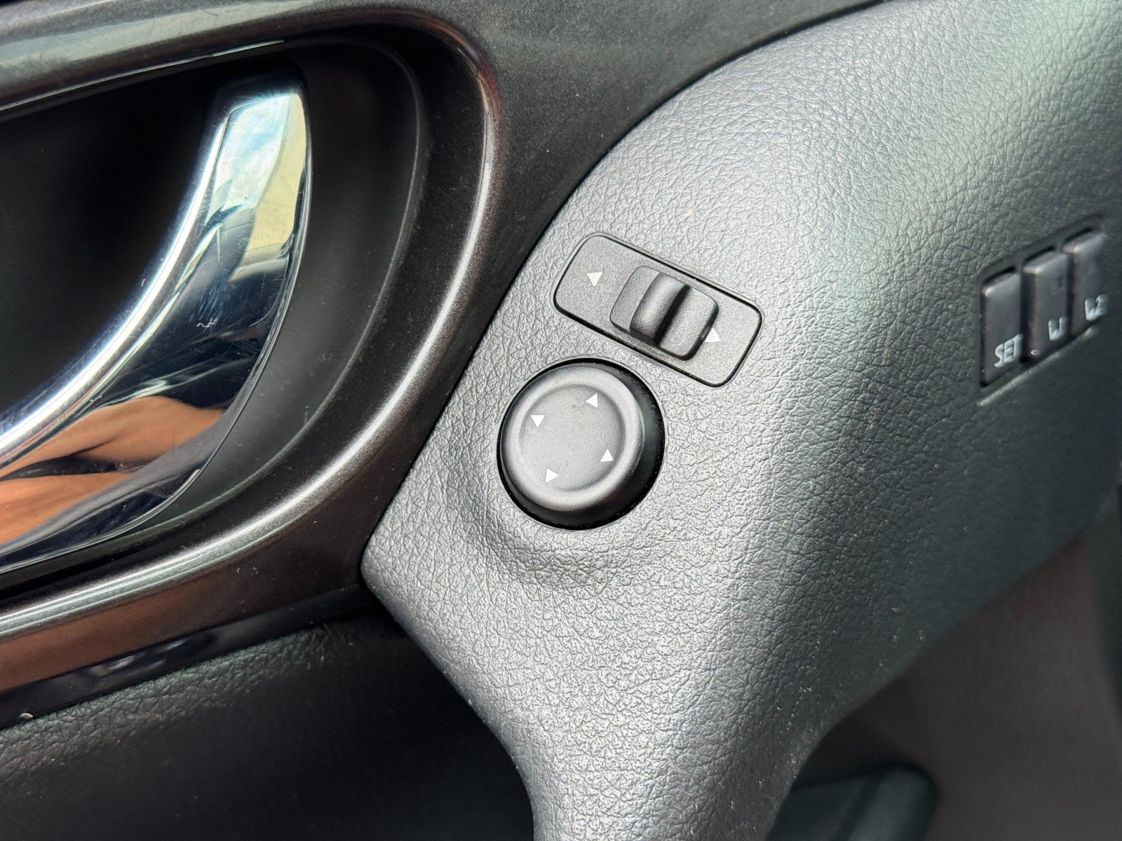 Used 2019 Nissan Rogue SV w/ Premium Package AWD/4WD image 16