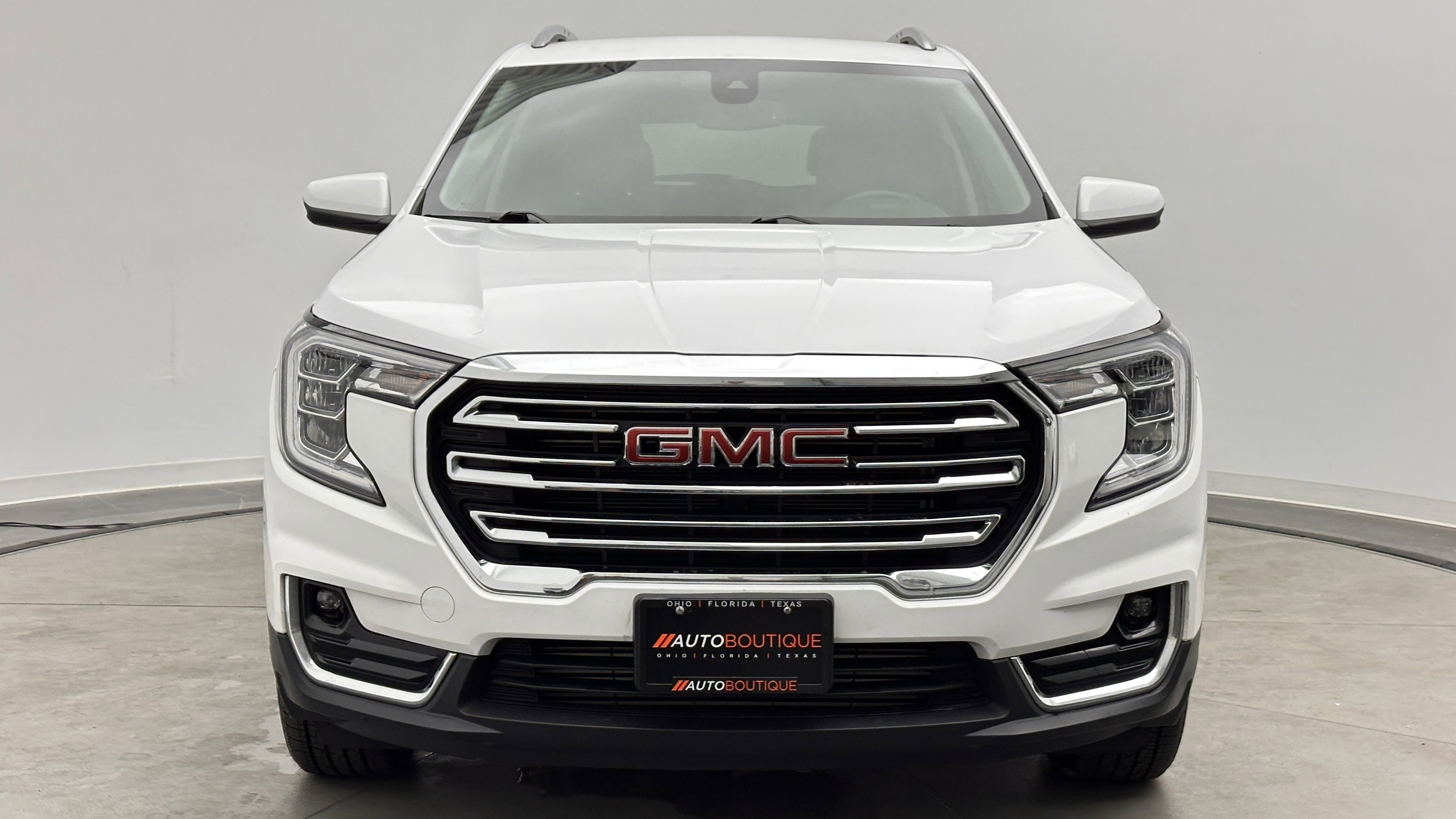 Used 2022 GMC Terrain SLT image 2