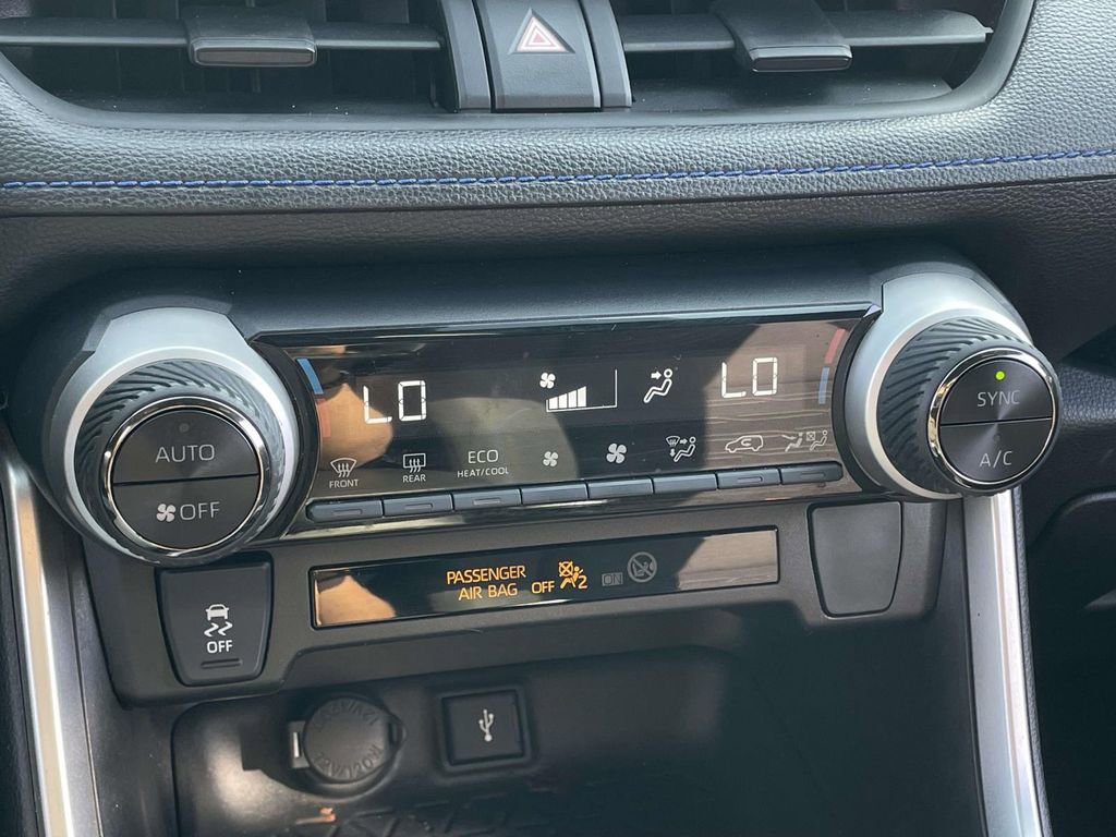Used 2022 Toyota RAV4 SE image 17