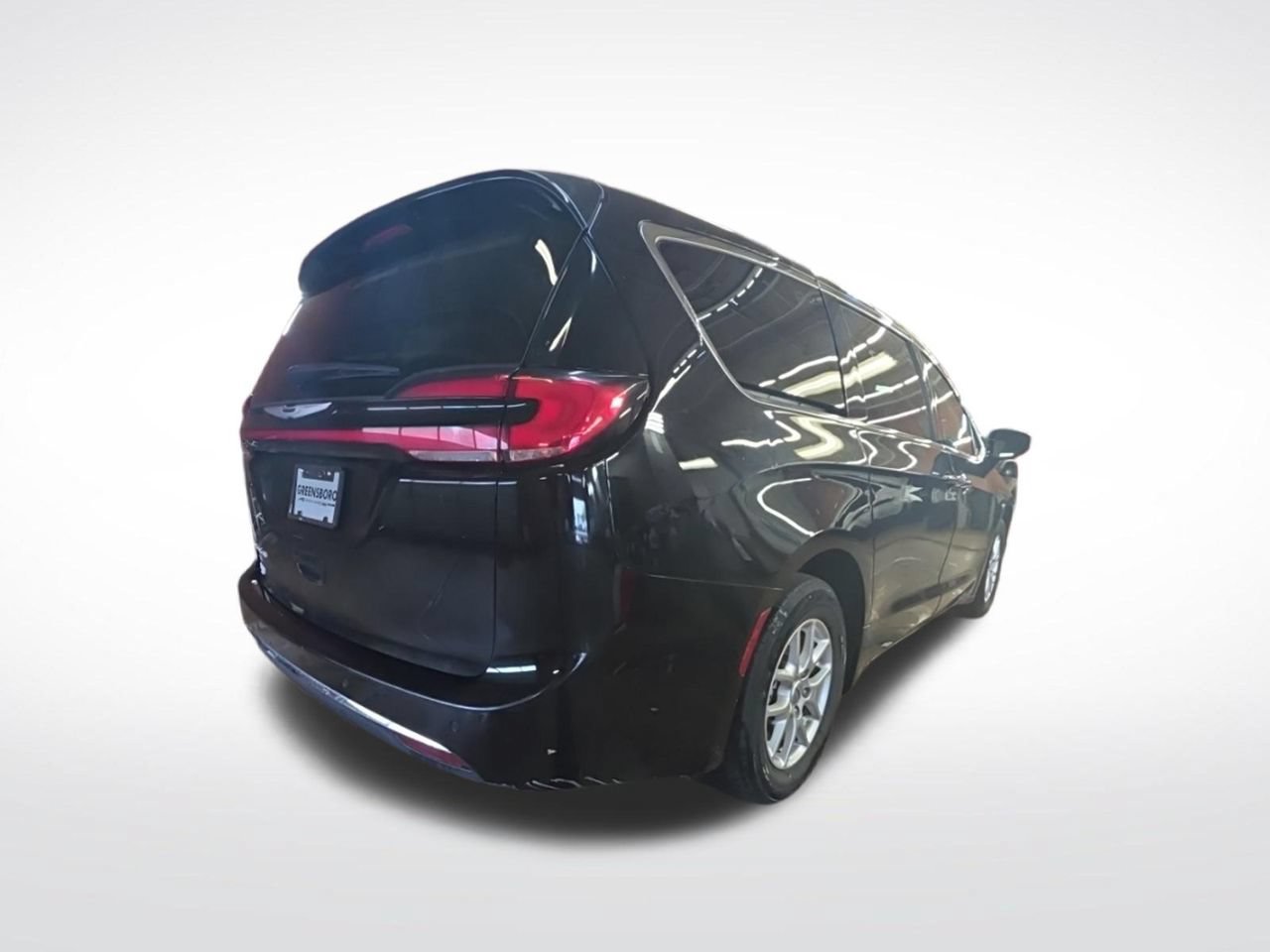 Used 2024 Chrysler Pacifica Touring-L FWD image 7