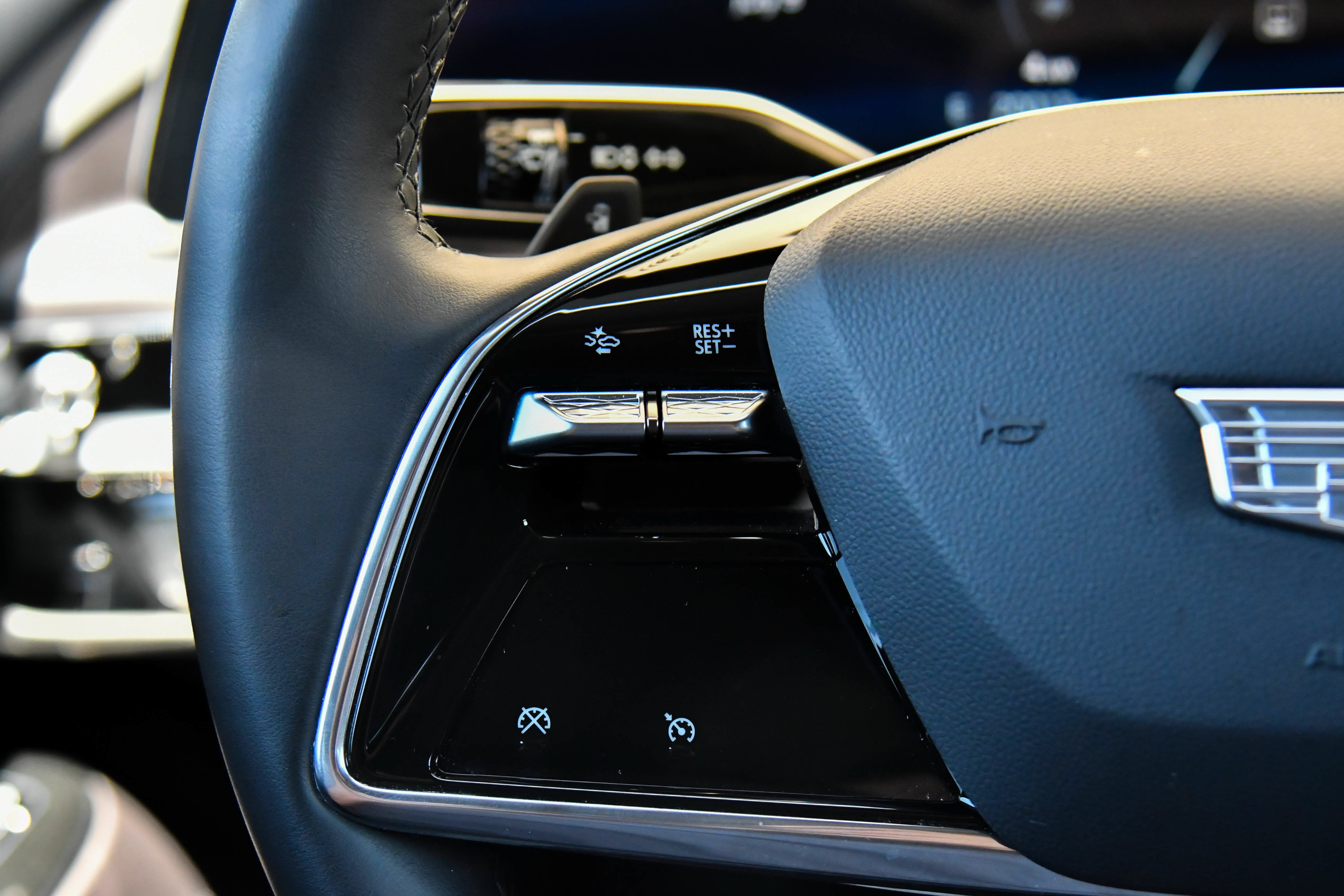 Used 2024 Cadillac Lyriq Tech RWD image 34