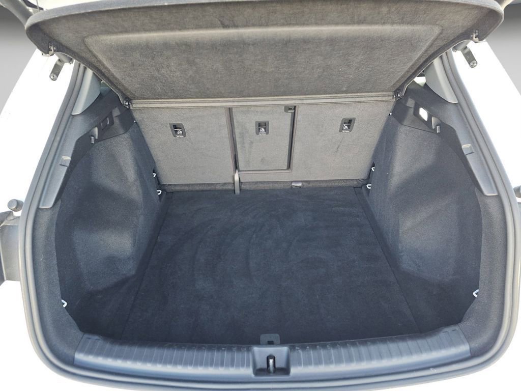 Used 2023 Audi Q4 e-tron Premium w/ Convenience Package image 27