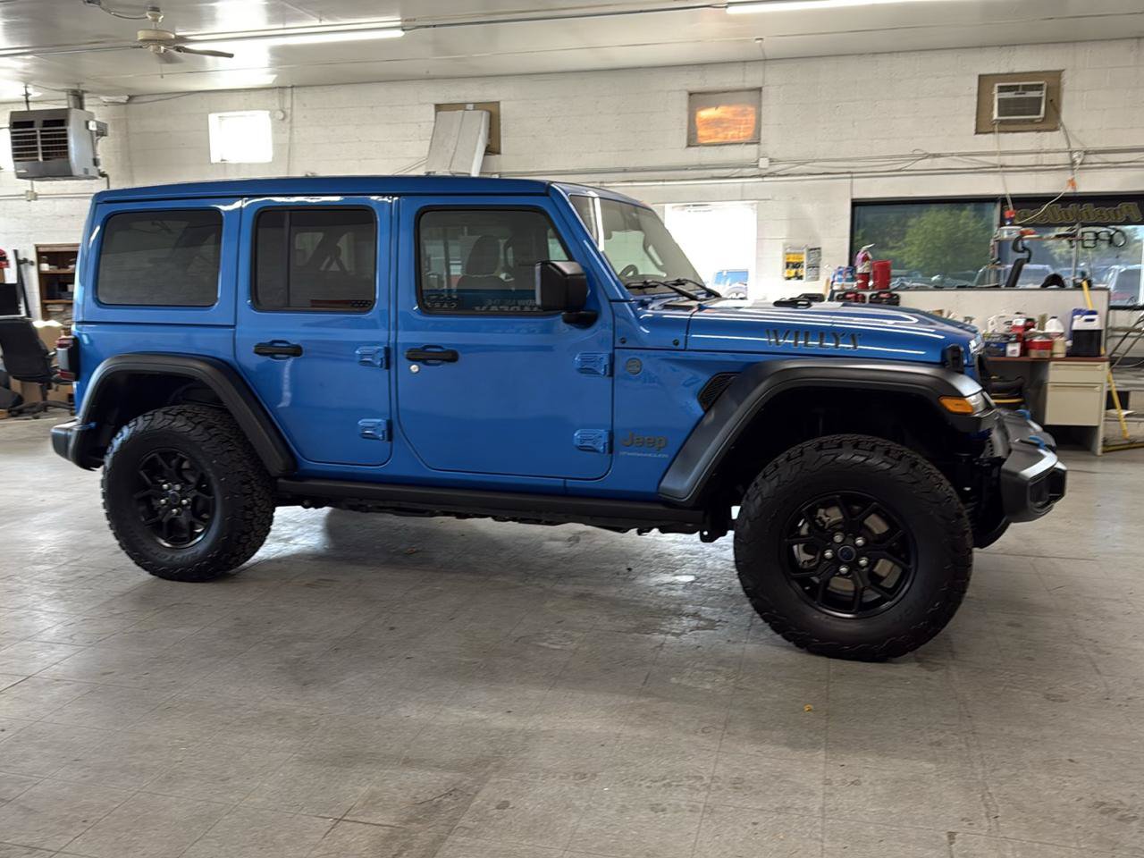 Used 2024 Jeep Wrangler Unlimited AWD/4WD image 5
