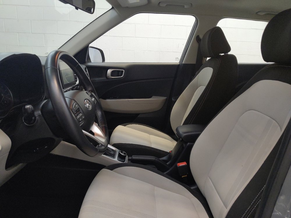 Used 2022 Hyundai Venue SEL image 17