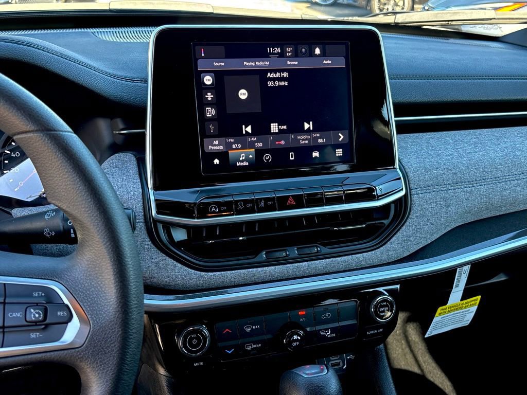 Used 2025 Jeep Compass Sport image 16