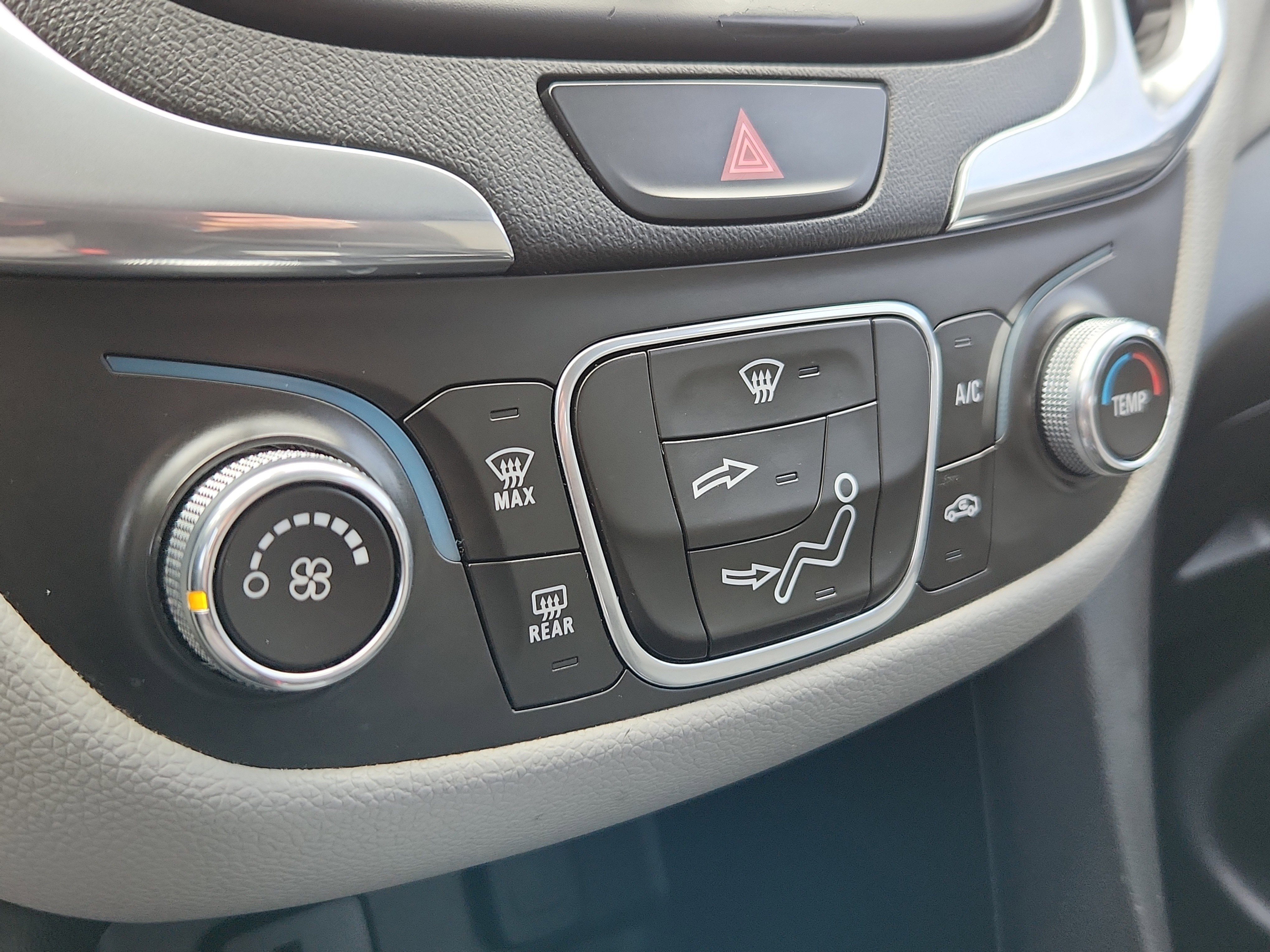 Used 2018 Chevrolet Equinox LS FWD image 22