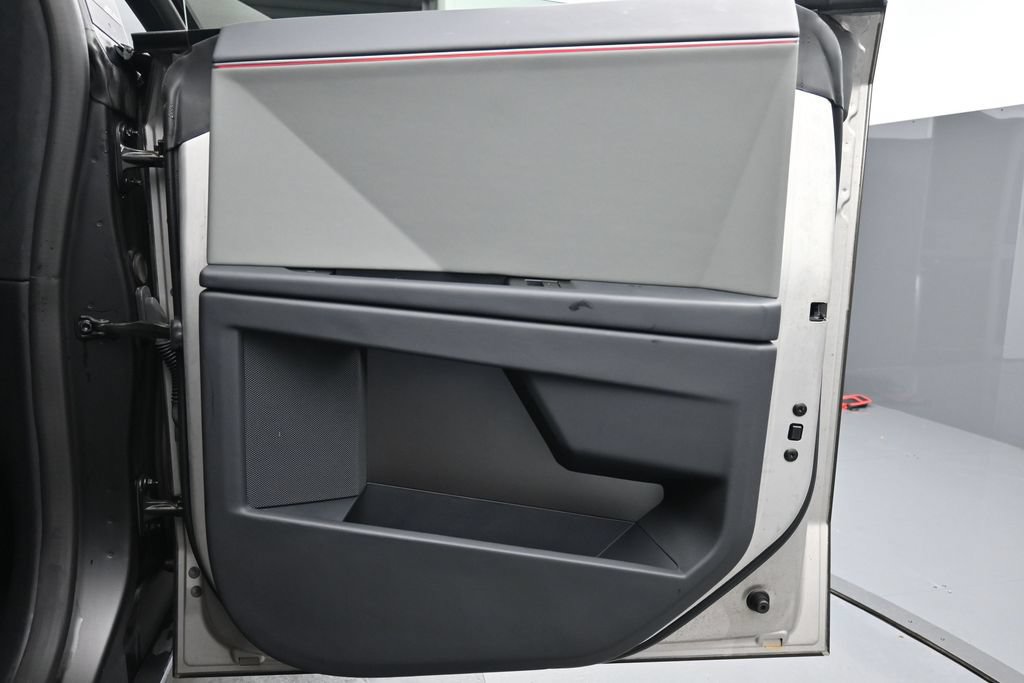 Used 2024 Tesla Cybertruck AWD Crew Cab image 23