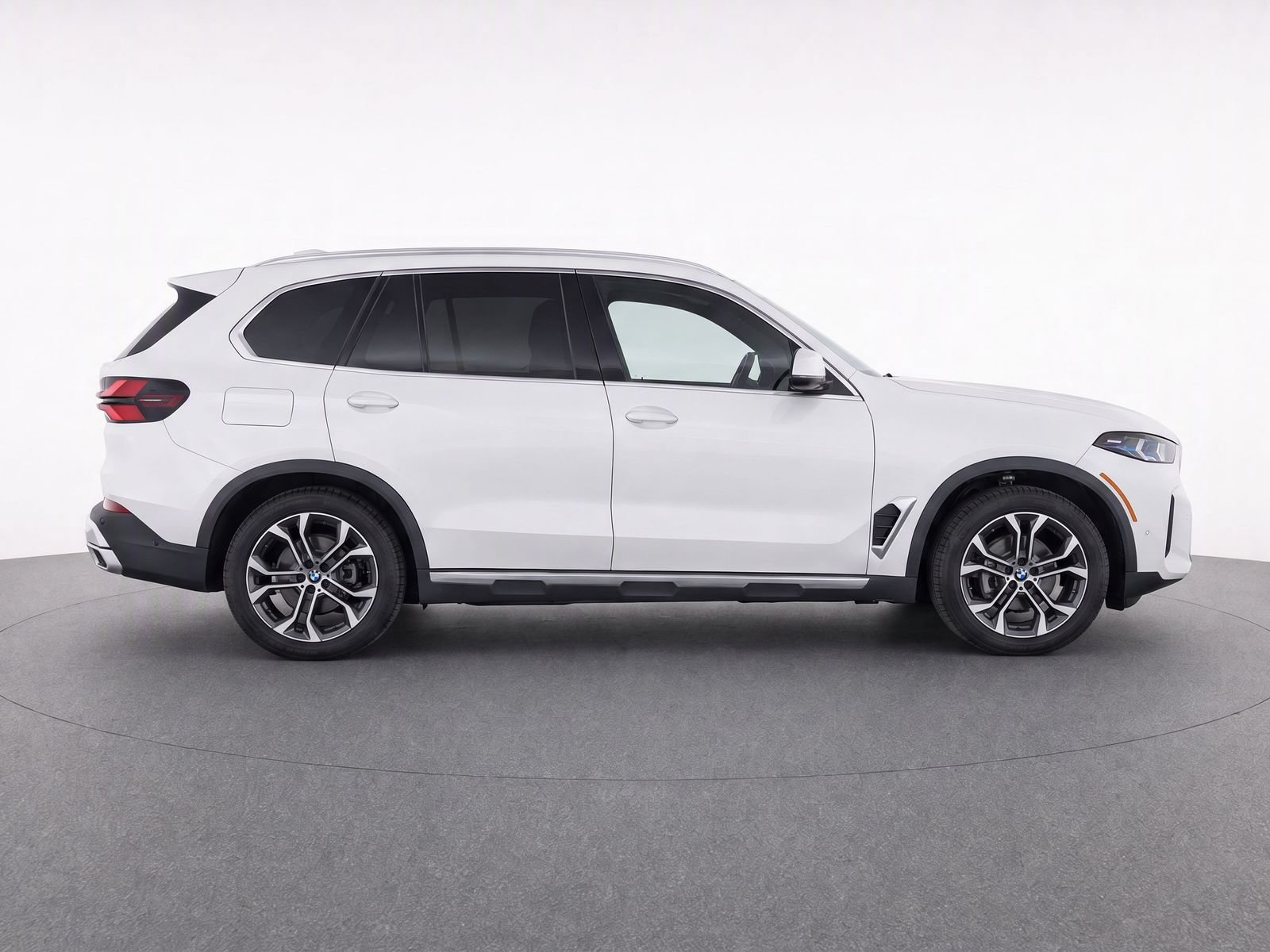 Certified 2024 BMW X5 sDrive40i w/ Premium Package RWD image 4