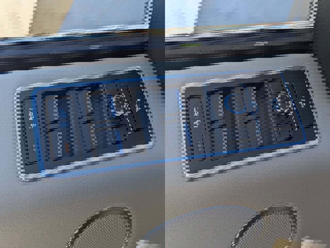 Used 2016 Land Rover Range Rover Supercharged image 22