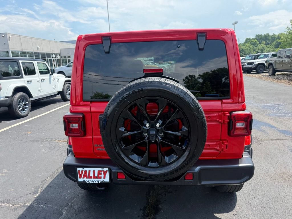 Used 2025 Jeep Wrangler Unlimited Sahara w/ Safety Group AWD/4WD image 5