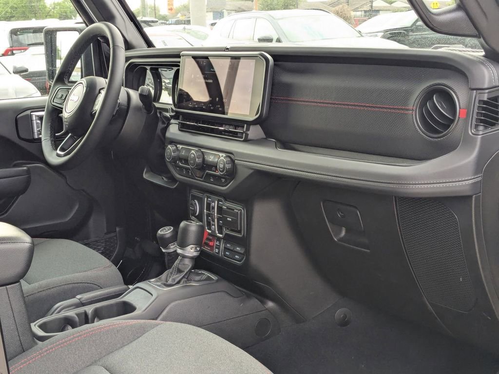 Used 2025 Jeep Wrangler Unlimited Rubicon AWD/4WD image 28