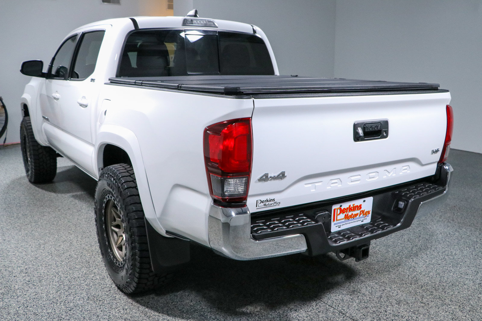 Used 2022 Toyota Tacoma SR5 AWD/4WD image 9