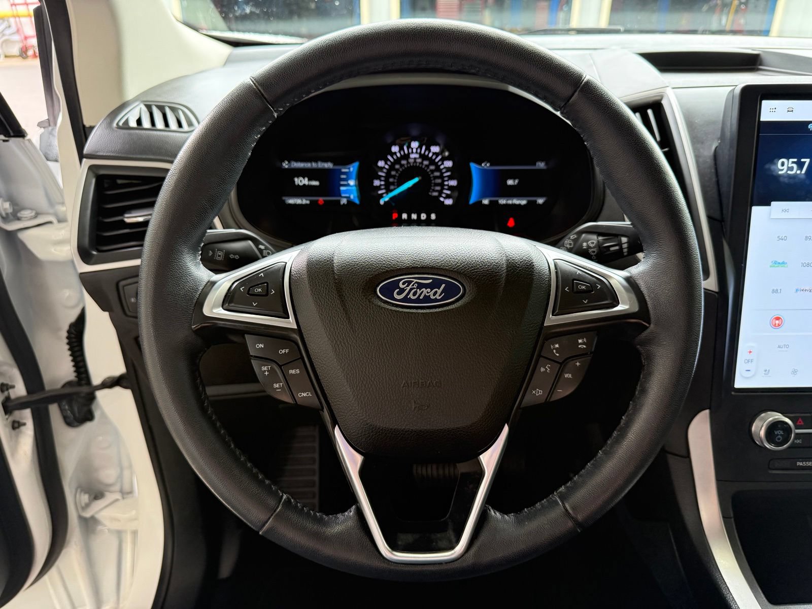 Used 2022 Ford Edge SEL w/ Convenience Package AWD/4WD image 14