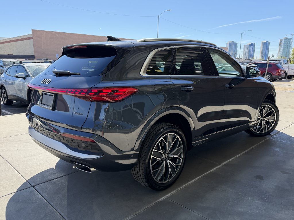 Used 2025 Audi Q5 Premium Plus w/ Premium Plus AWD/4WD image 4