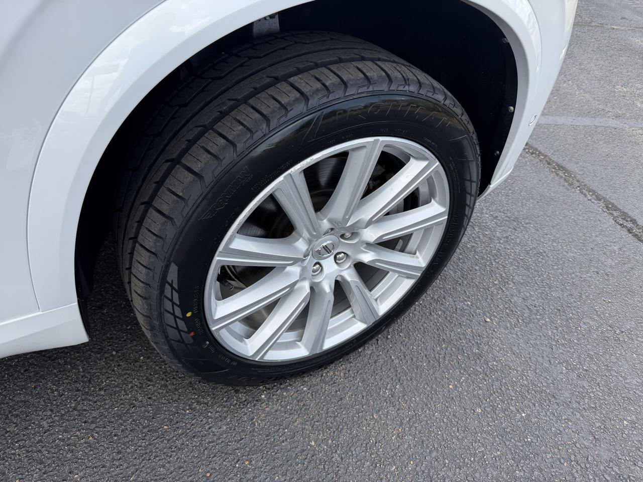Used 2016 Volvo XC90 T8 Momentum w/ Vision Package AWD/4WD image 7