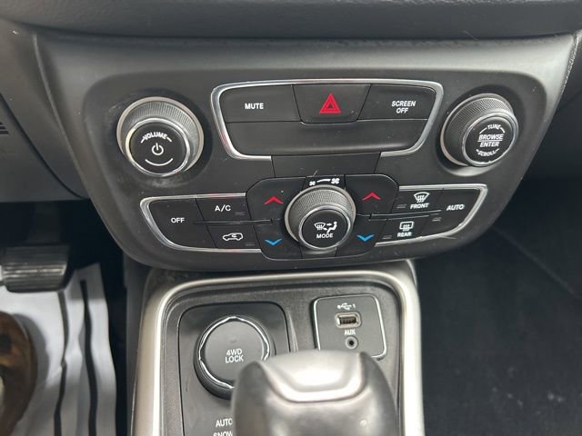 Used 2019 Jeep Compass Latitude w/ Popular Equipment Group AWD/4WD image 14