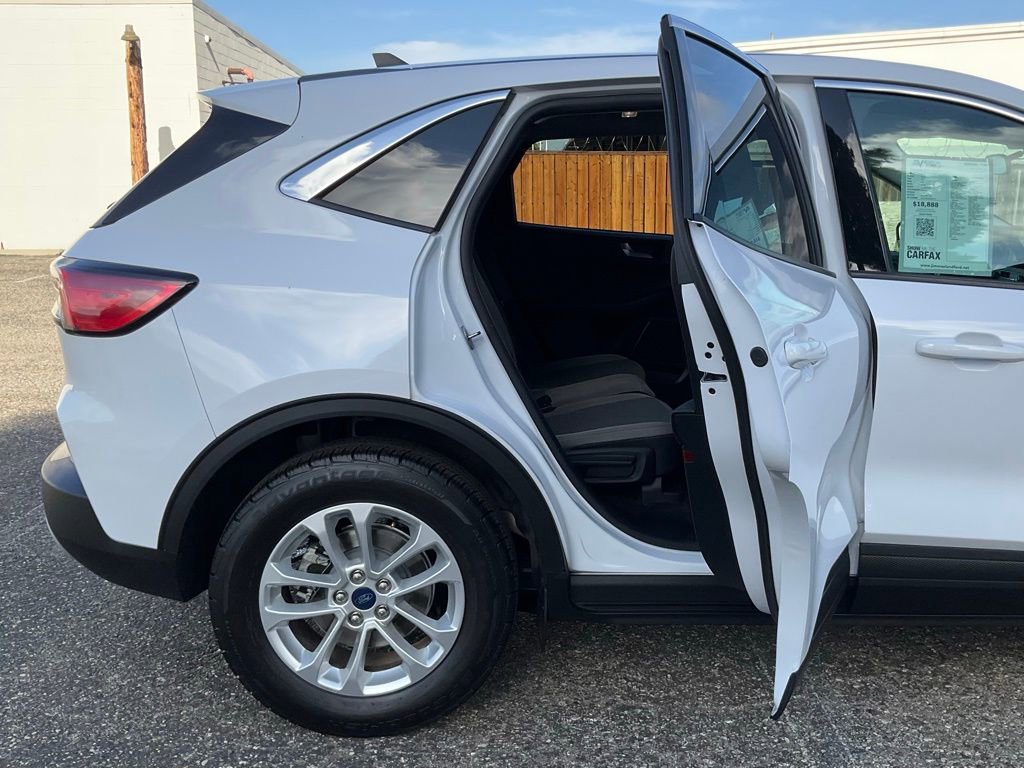 Used 2021 Ford Escape SE image 22