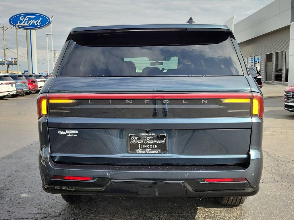 New 2026 Lincoln Navigator L Premier AWD/4WD image 5