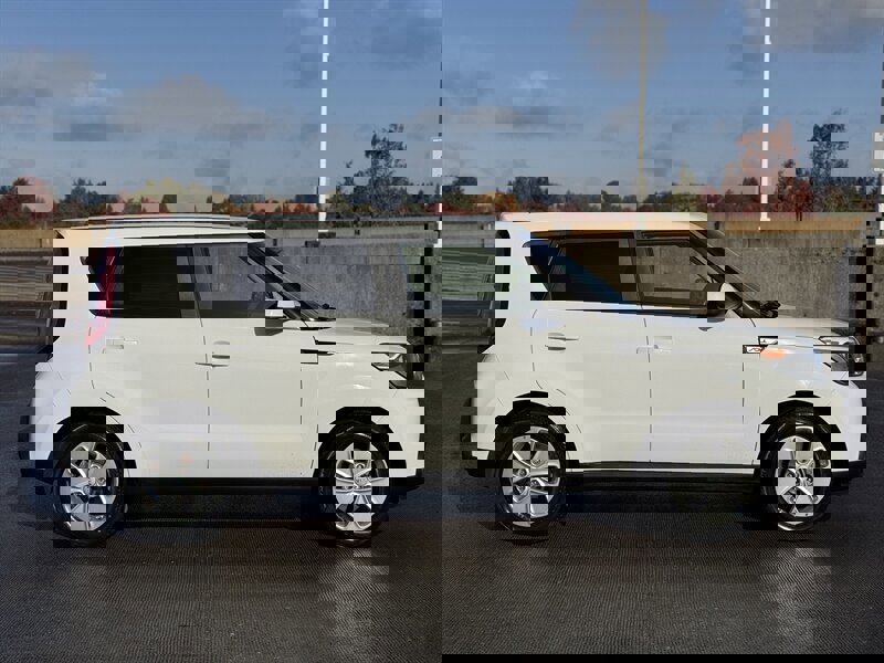 Used 2016 Kia Soul LX image 5