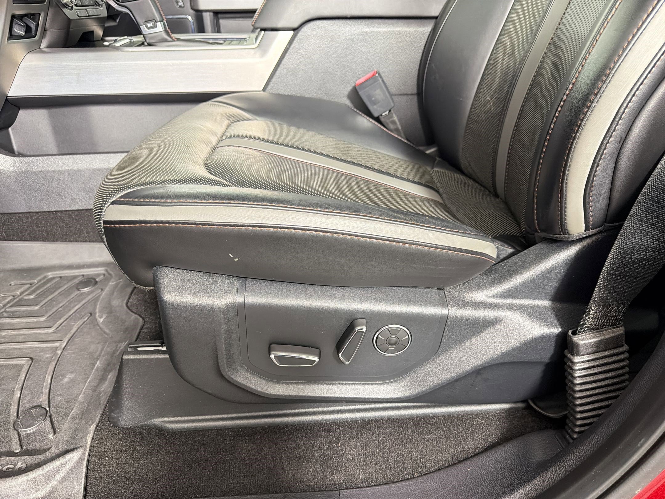 Used 2018 Ford F150 Platinum w/ Equipment Group 701A Luxury RWD image 11