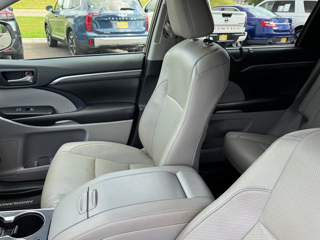 Used 2019 Toyota Highlander Limited Platinum AWD/4WD image 7