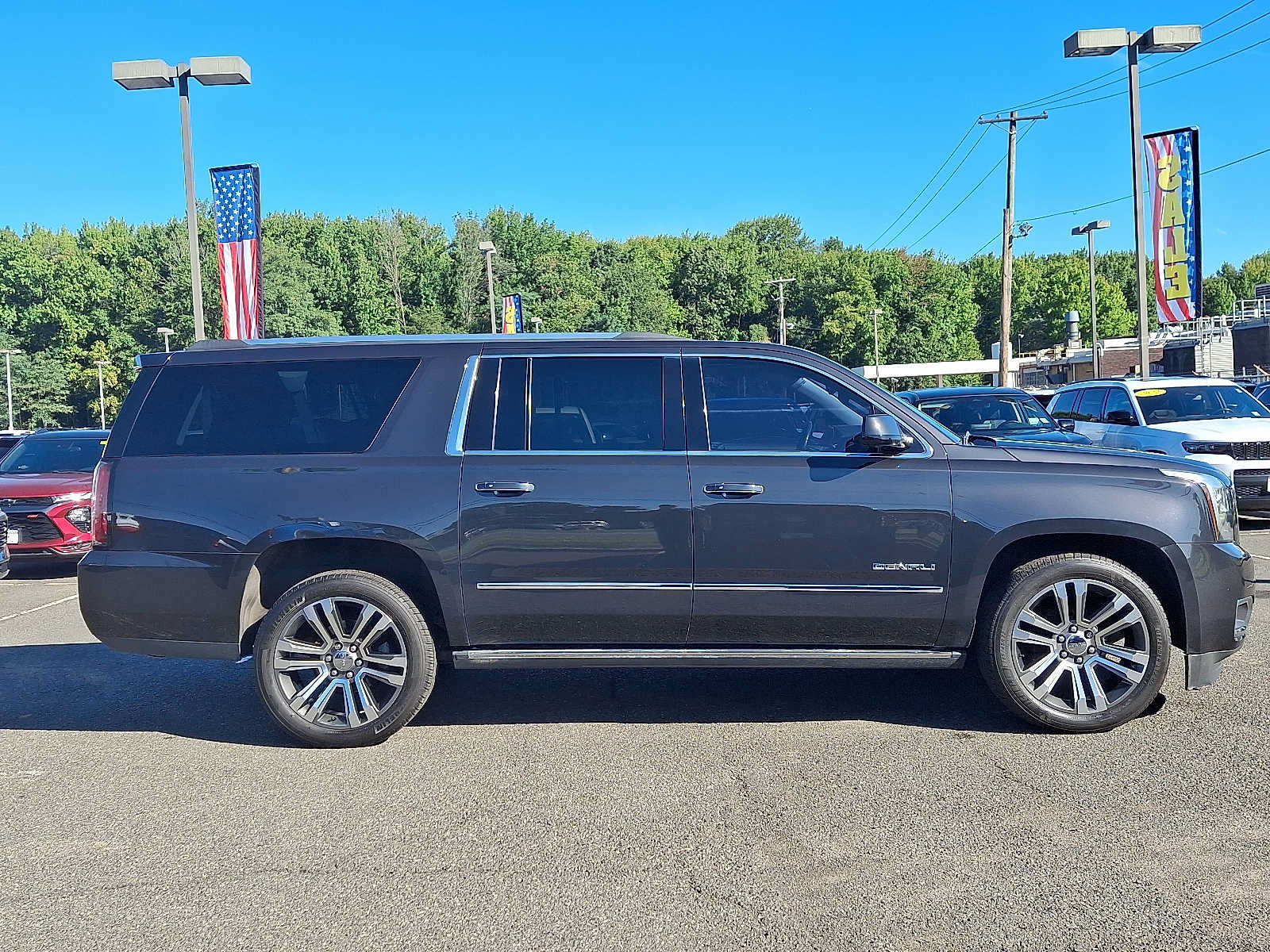 Certified 2020 GMC Yukon XL Denali w/ Denali Premium Package AWD/4WD image 7