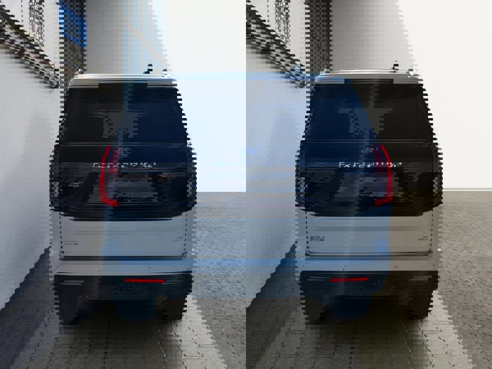 Used 2025 Ford Expedition Max Active image 4