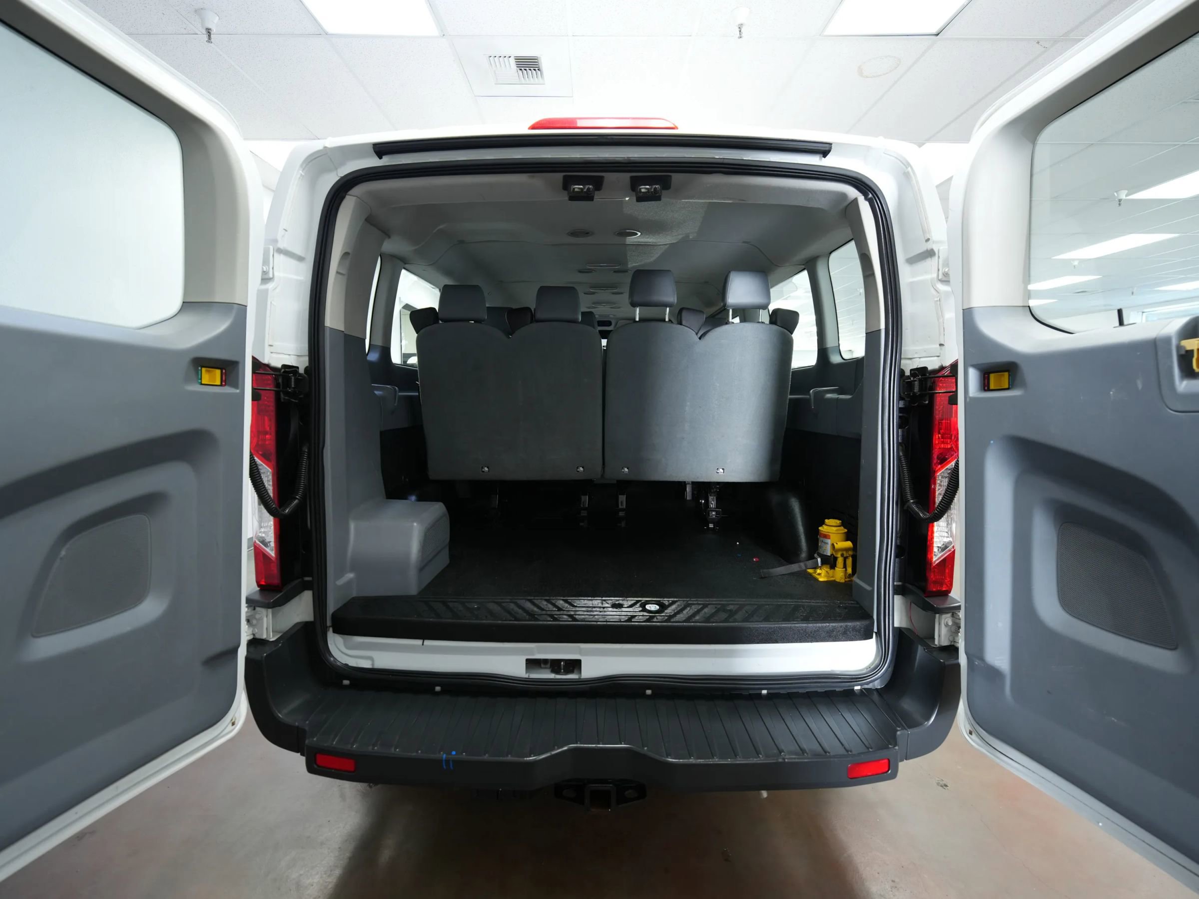 Used 2018 Ford Transit 350 XL image 37