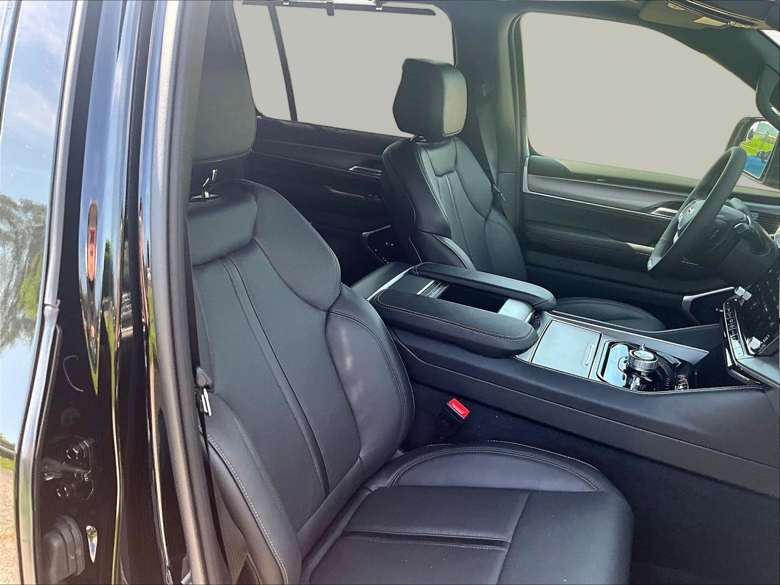 New 2026 Jeep Grand Wagoneer L Limited AWD/4WD image 18
