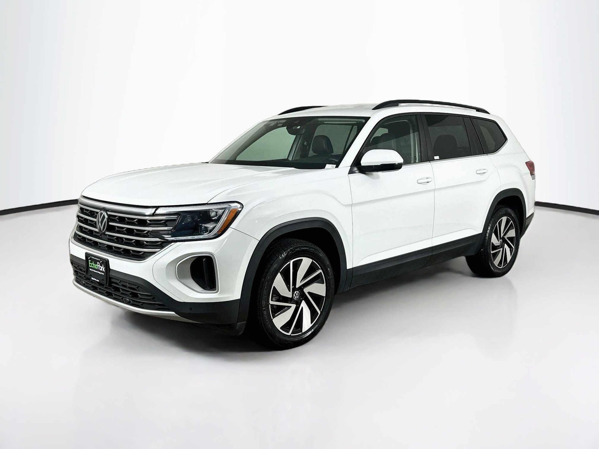 Used 2025 Volkswagen Atlas SE AWD/4WD image 3