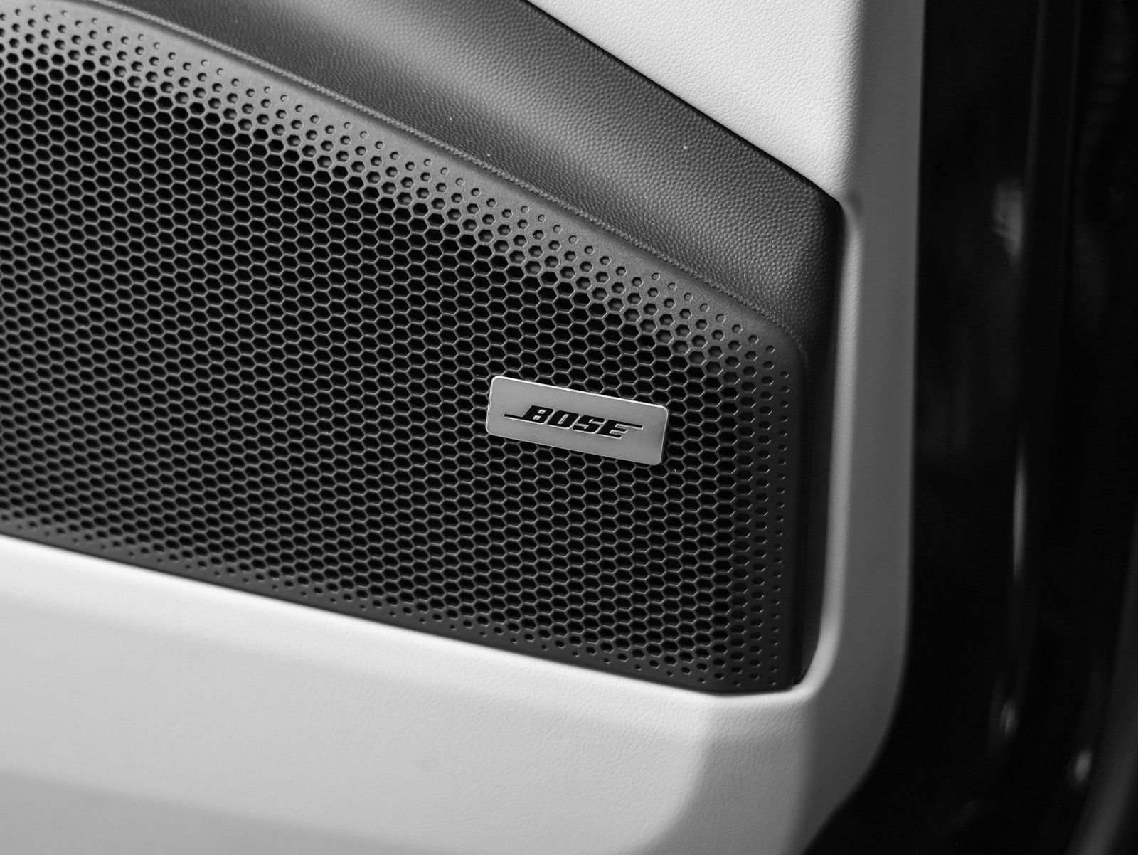 New 2025 Porsche Macan 4S Electric image 41