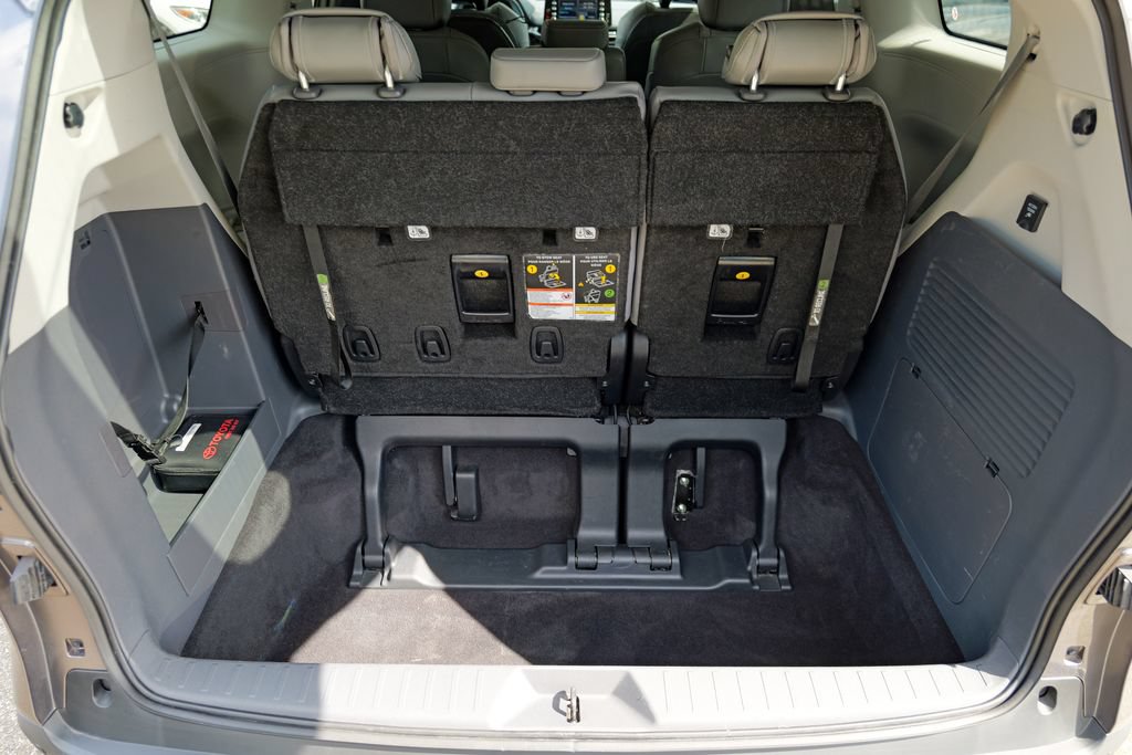 Used 2024 Toyota Sienna XLE w/ XLE Plus Package FWD image 58
