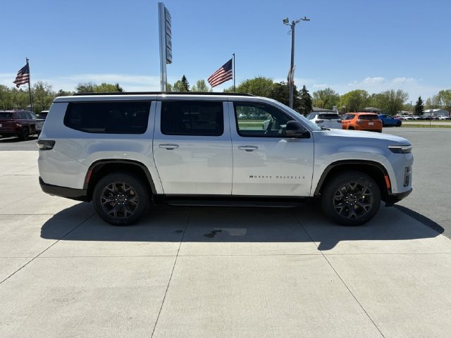 New 2026 Jeep Grand Wagoneer L Limited AWD/4WD image 10