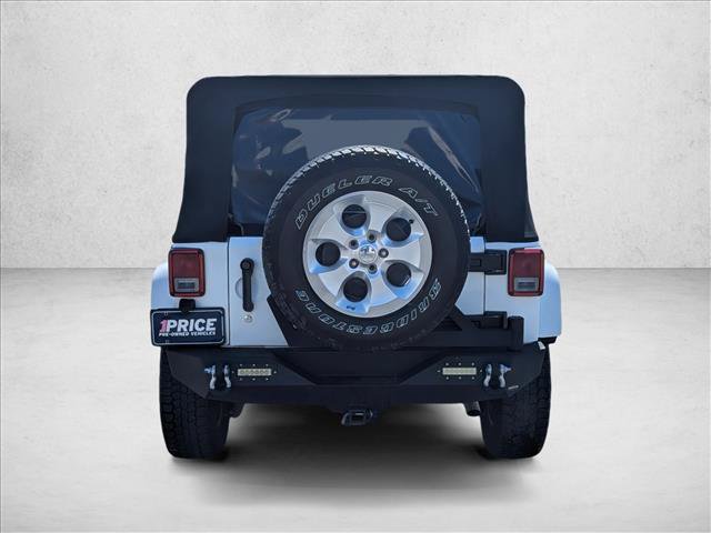 Used 2015 Jeep Wrangler Unlimited Sahara w/ Connectivity Group AWD/4WD image 3