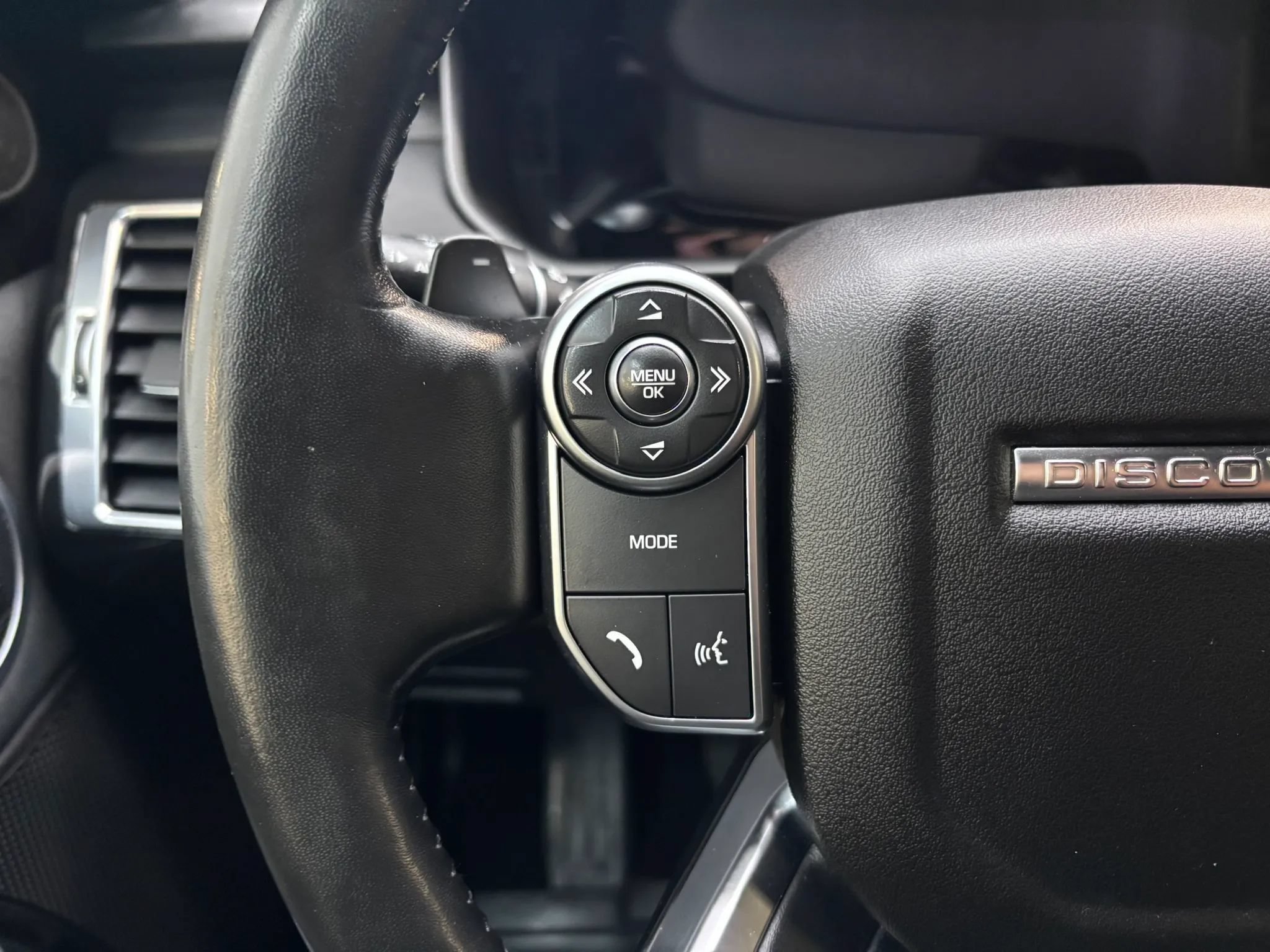 Used 2018 Land Rover Discovery HSE AWD/4WD image 14