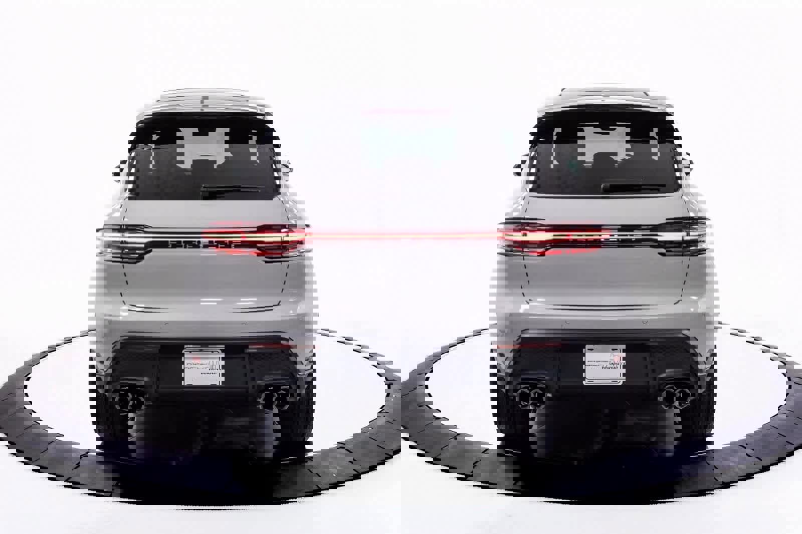 Certified 2025 Porsche Macan image 6