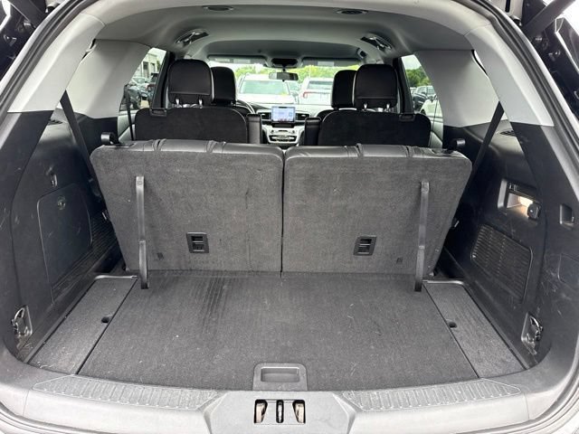 Used 2020 Ford Explorer XLT w/ Equipment Group 202A AWD/4WD image 5