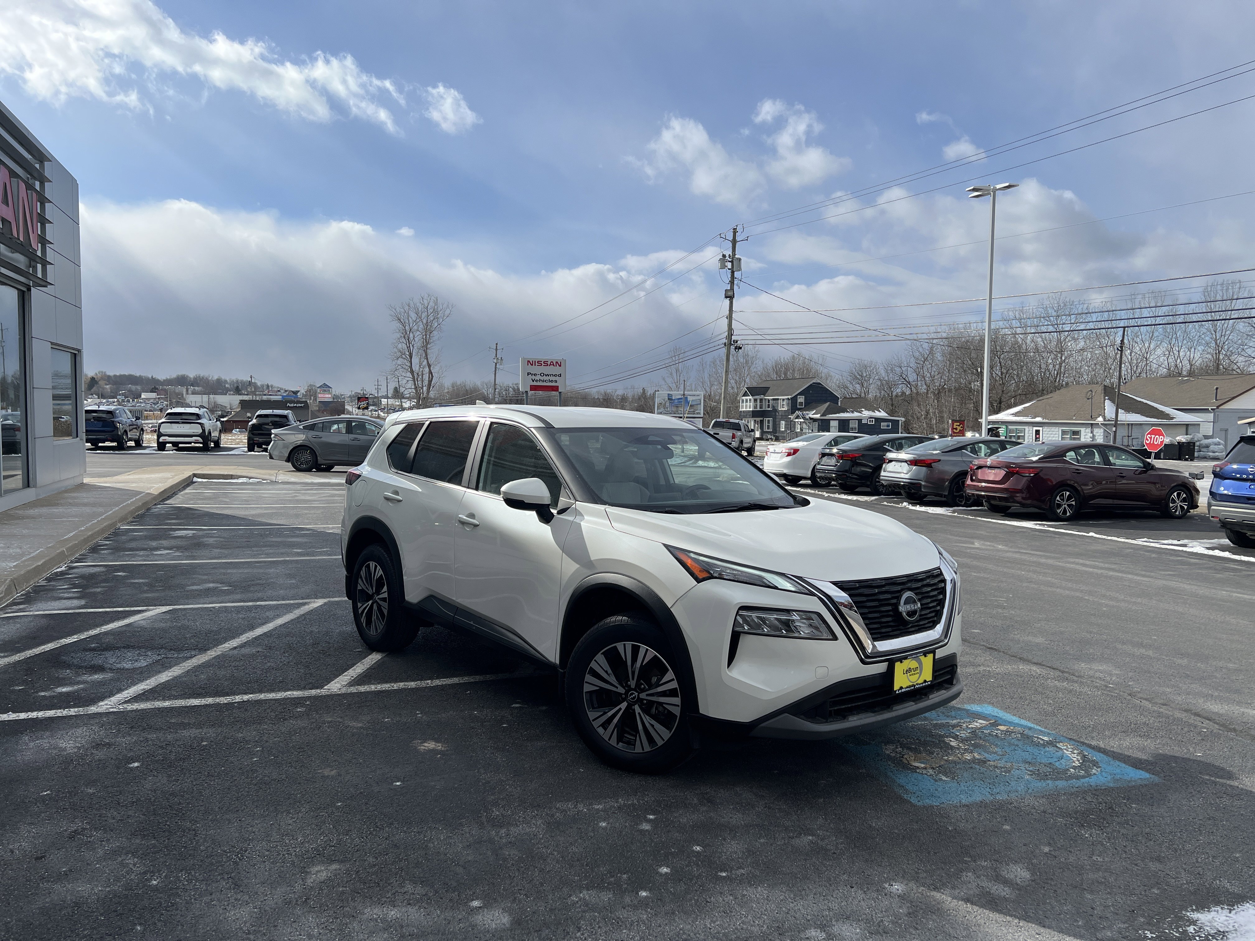 Used 2023 Nissan Rogue SV image 14