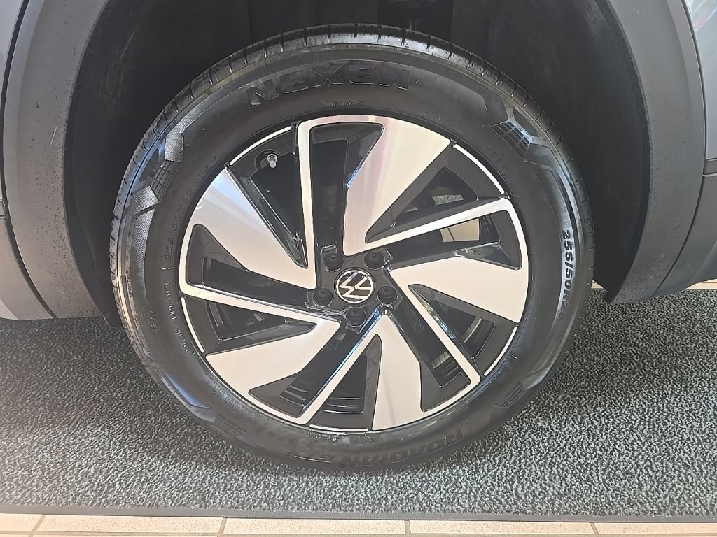 Used 2024 Volkswagen Atlas SE AWD/4WD image 43