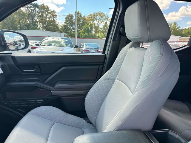 Used 2025 Toyota Tacoma SR5 AWD/4WD image 21