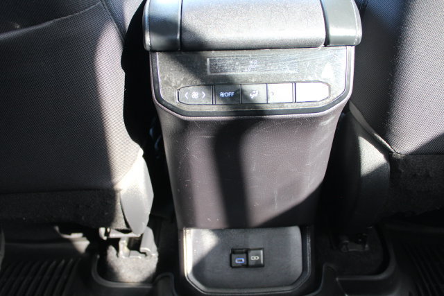 Used 2022 Toyota Highlander LE FWD image 35