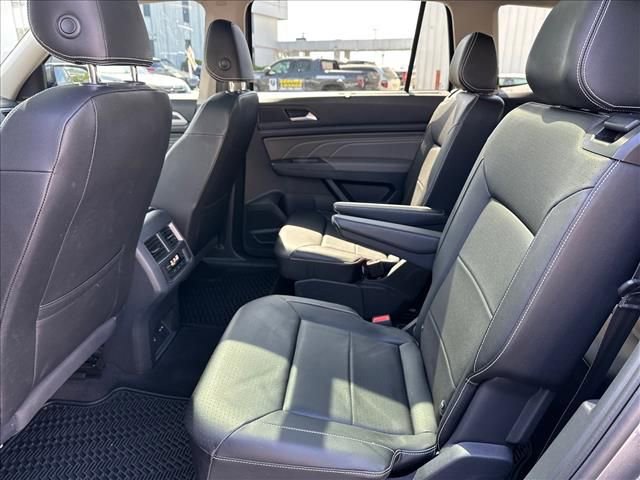 Used 2023 Volkswagen Atlas SE w/ Panoramic Sunroof Package FWD image 16