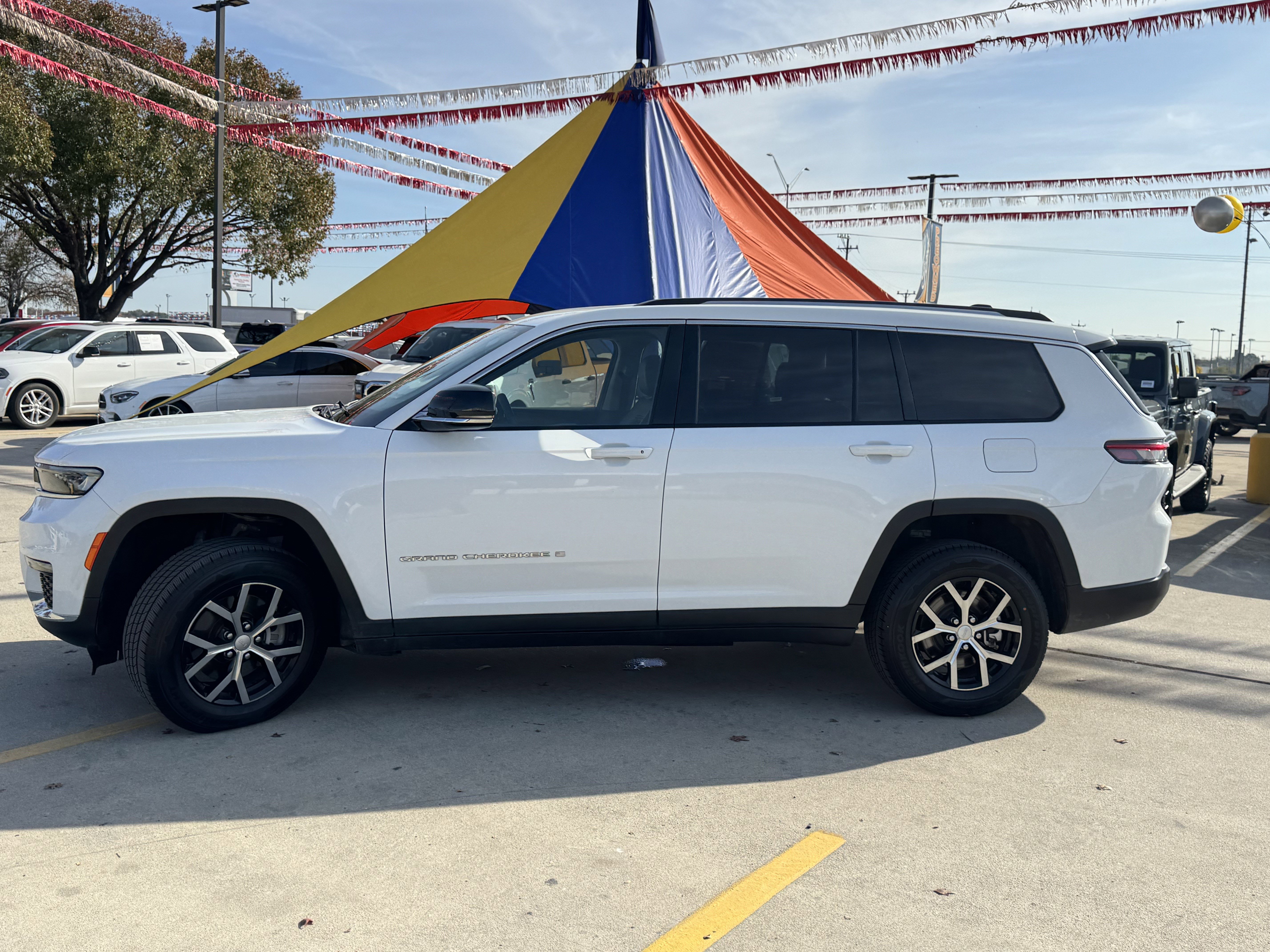 Used 2023 Jeep Grand Cherokee L Limited image 12