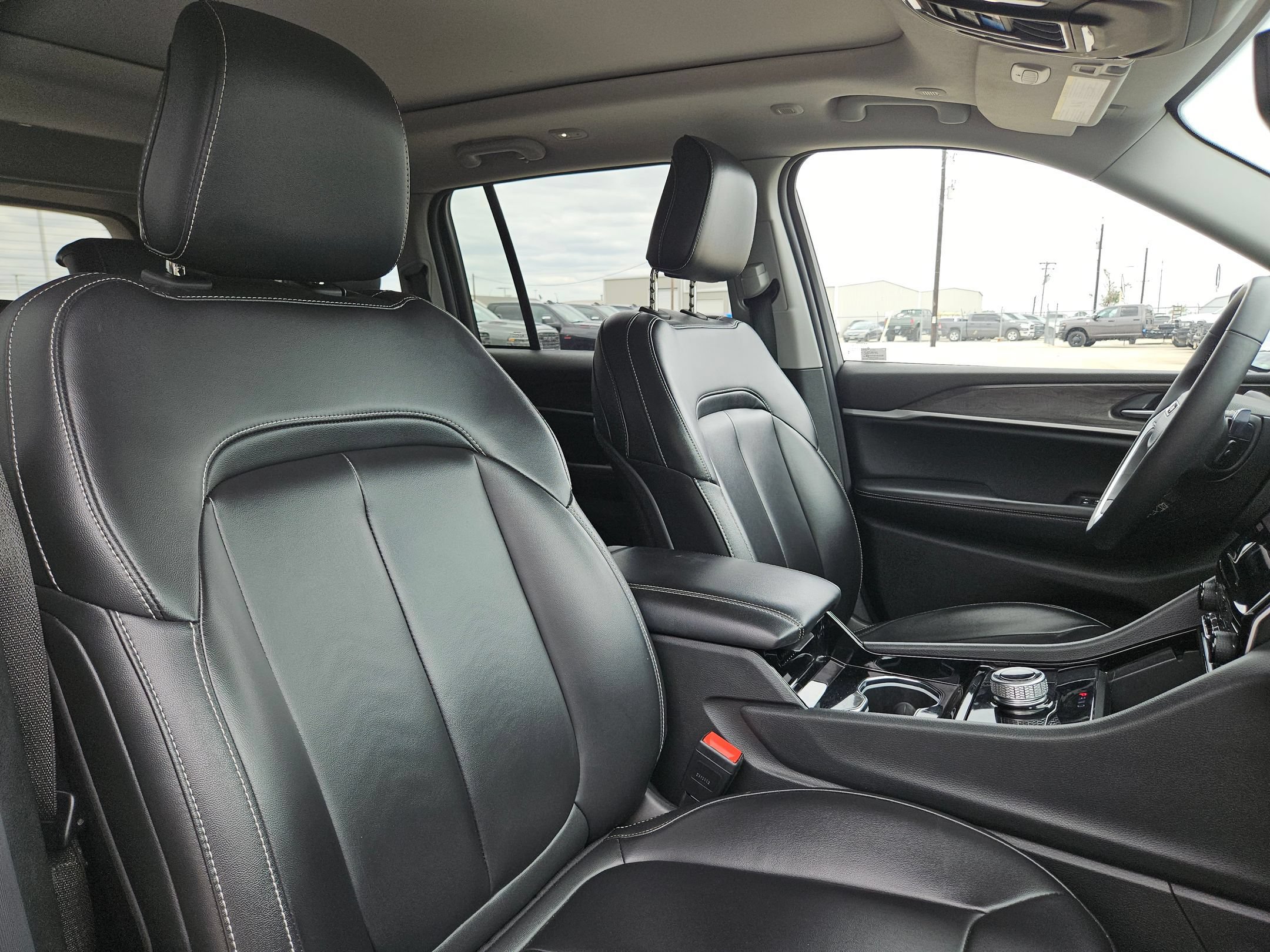 Used 2023 Jeep Grand Cherokee Limited RWD image 30