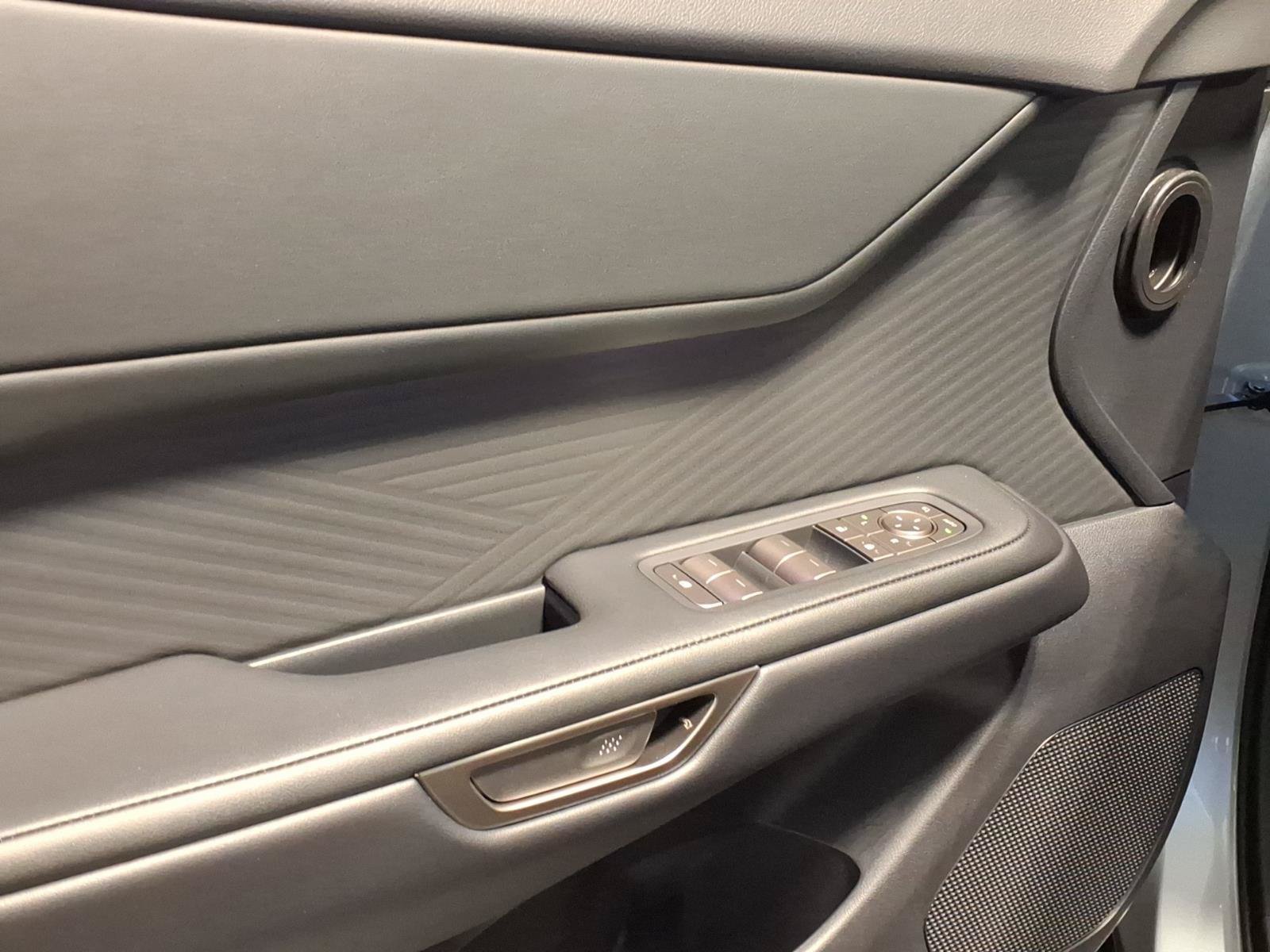 New 2026 Lexus ES 350h AWD image 4
