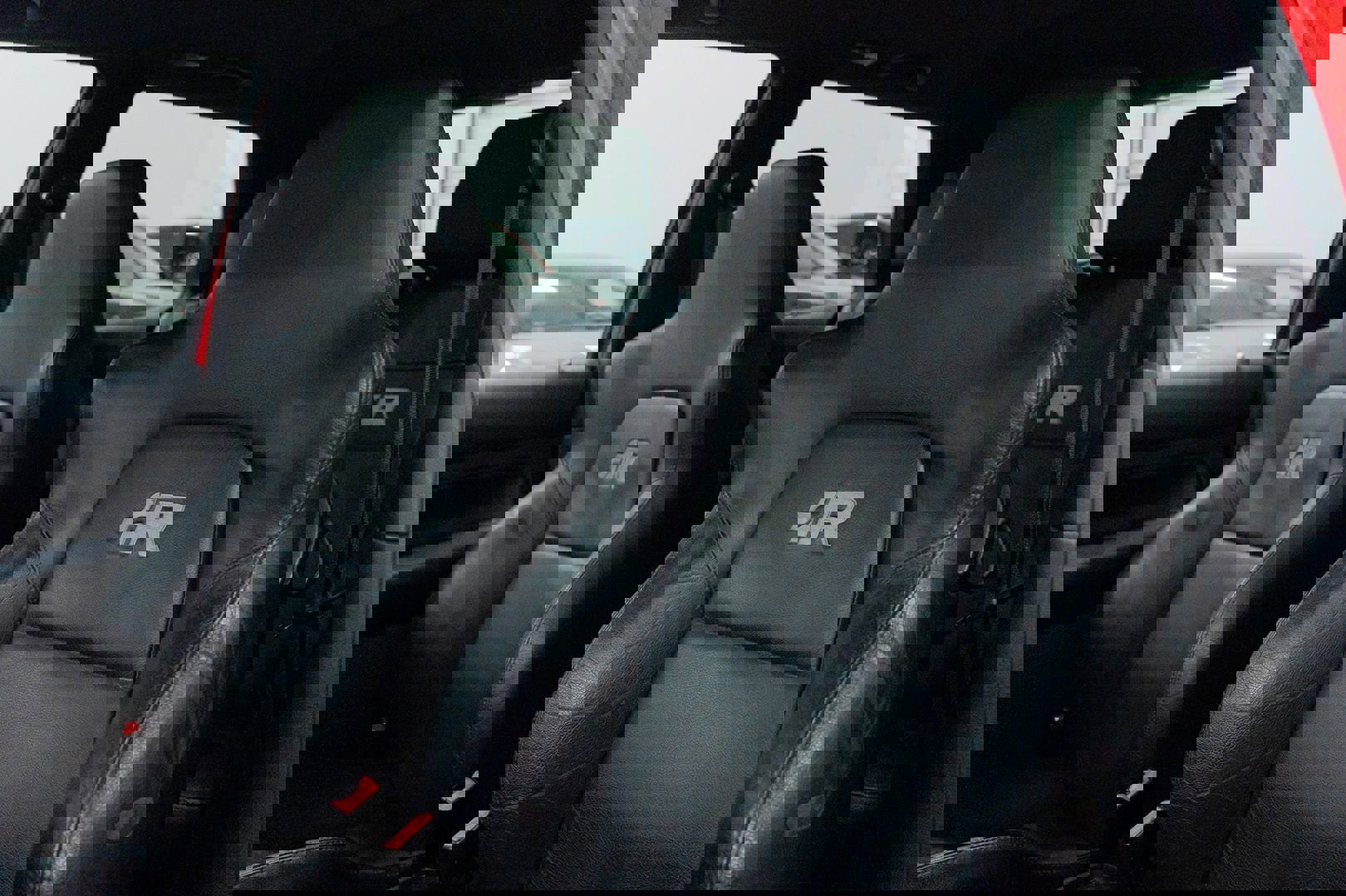 Used 2004 Volkswagen R32 image 23