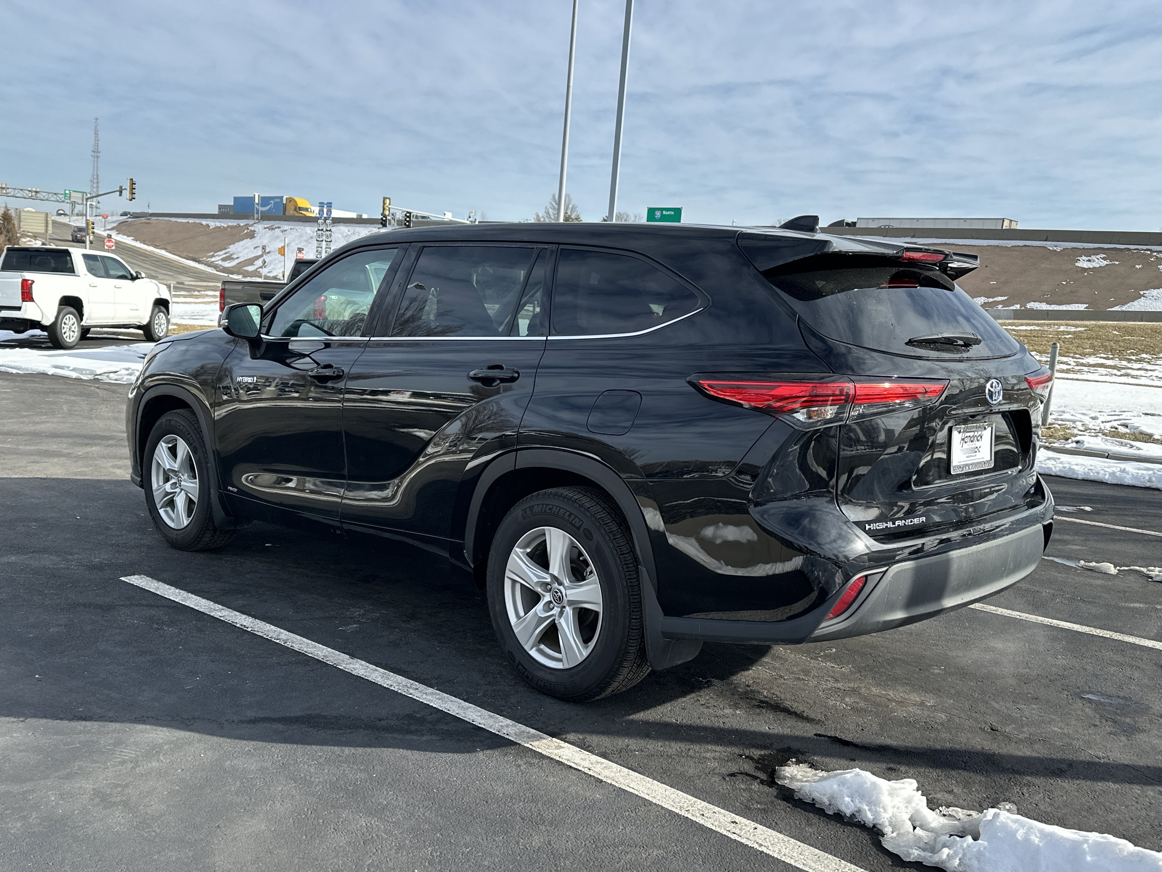 Used 2021 Toyota Highlander LE image 8