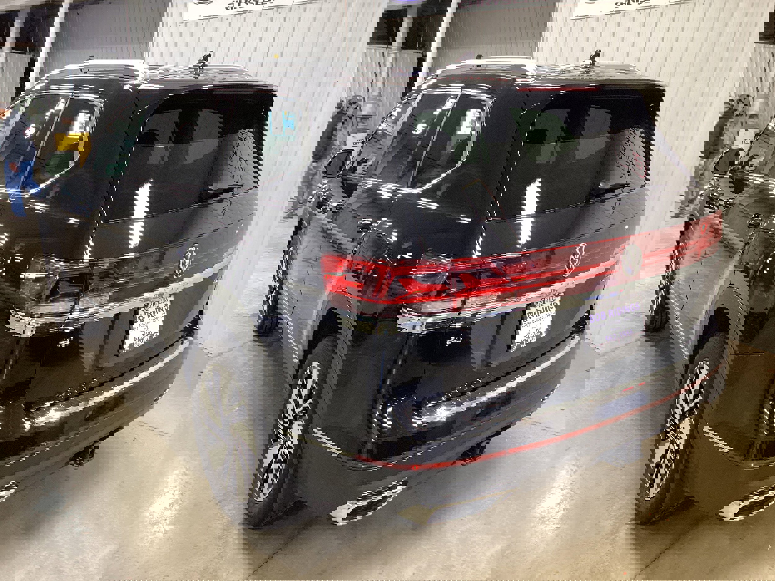 Used 2024 Volkswagen Atlas SEL image 3